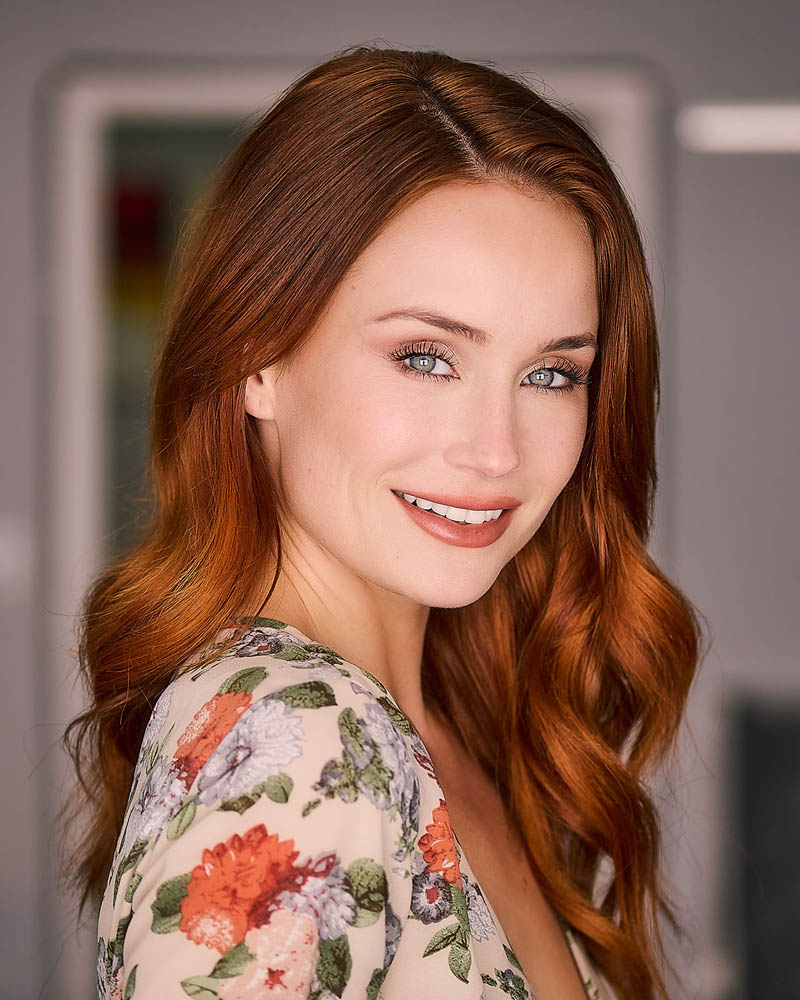 a woman in a headshot made by a dating profile photographer in Los Angeles.